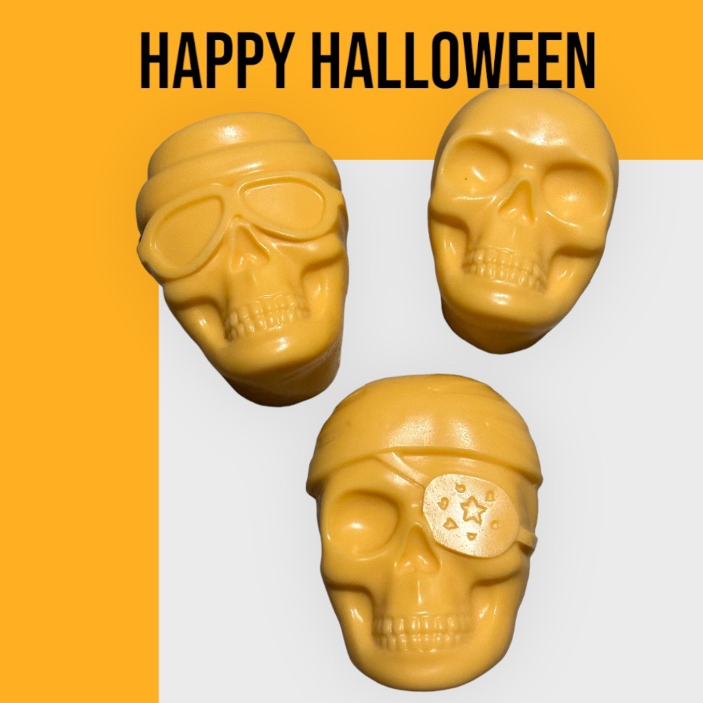 1 Hand Crafted Soap - Halloween Skulls - Pumpkin Vanilla